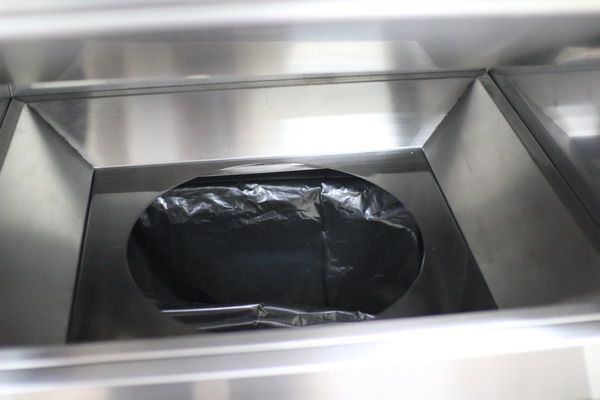 Мусорная урна Мега-3, 510х610х1310 мм,  покраска по RAL, с емкостью 120 л